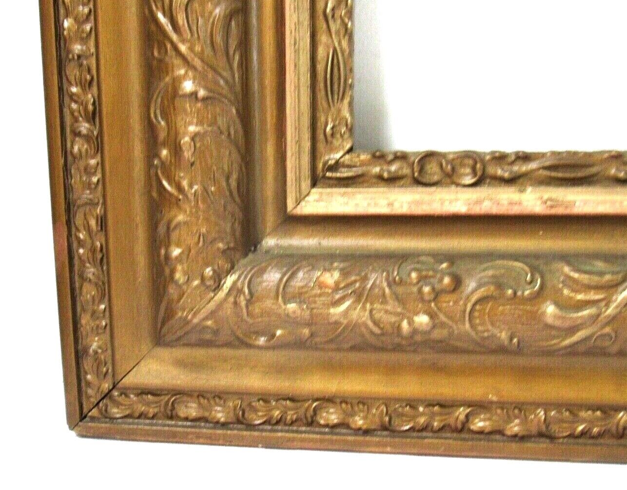 ANTIQUE   GREAT QUALITY GILT FRAME FOR PAINTING  20  X 16 INCH ( i-31)