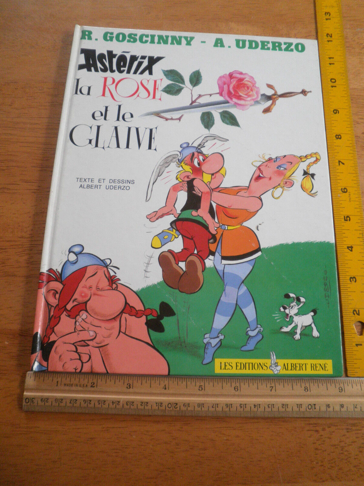 Asterix la Rose et le Glaive HC book 1990 vintage Les Editions Albert Rene
