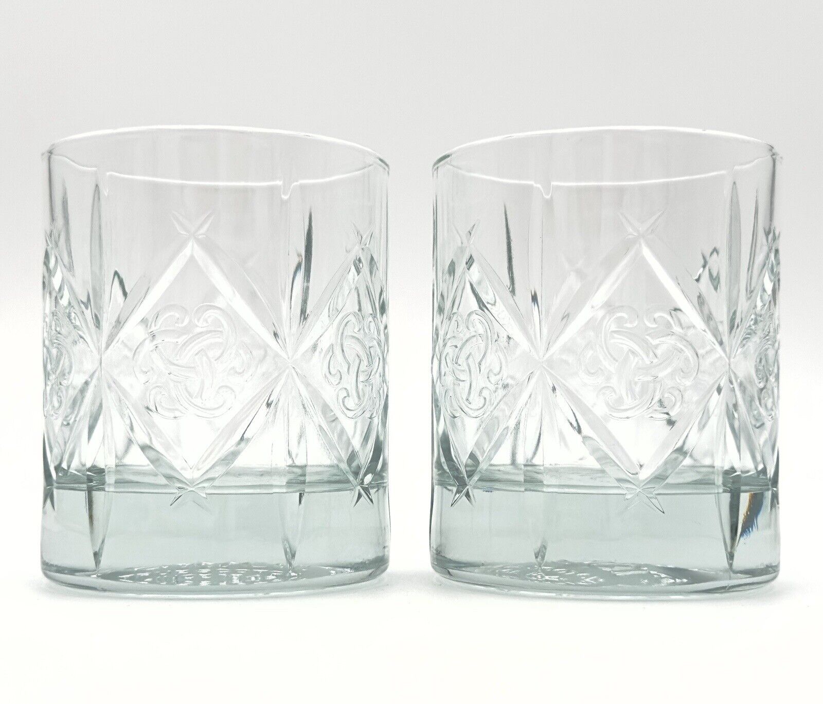 Set of 2 DEWAR’S TRUE SCOTCH Whiskey Celtic Truth Knot Old Fashioned Glass