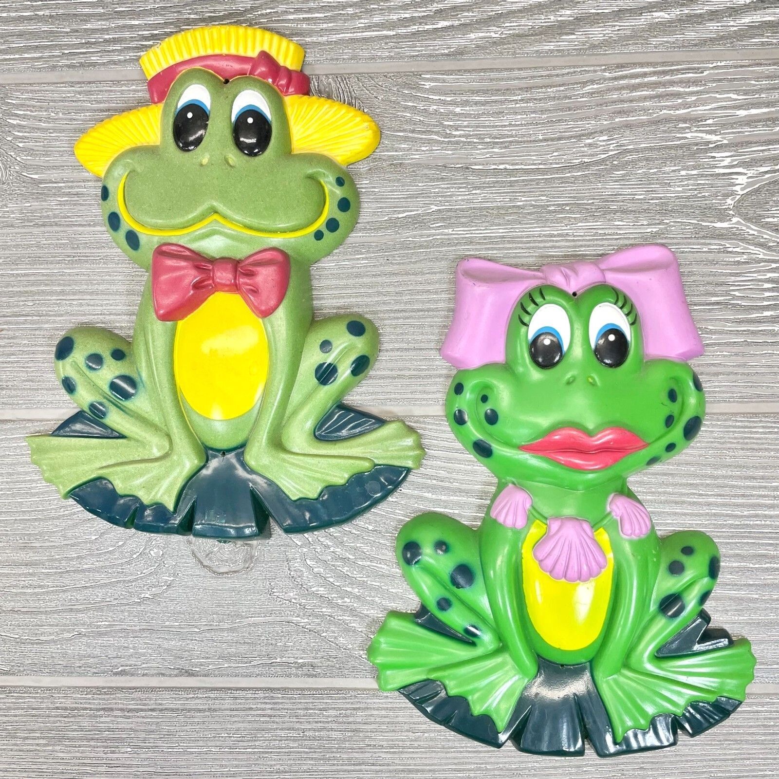 Vintage 1986 Artline Green Frogs Mr and Mrs on Lilly Pads Kitschy Wall Decor