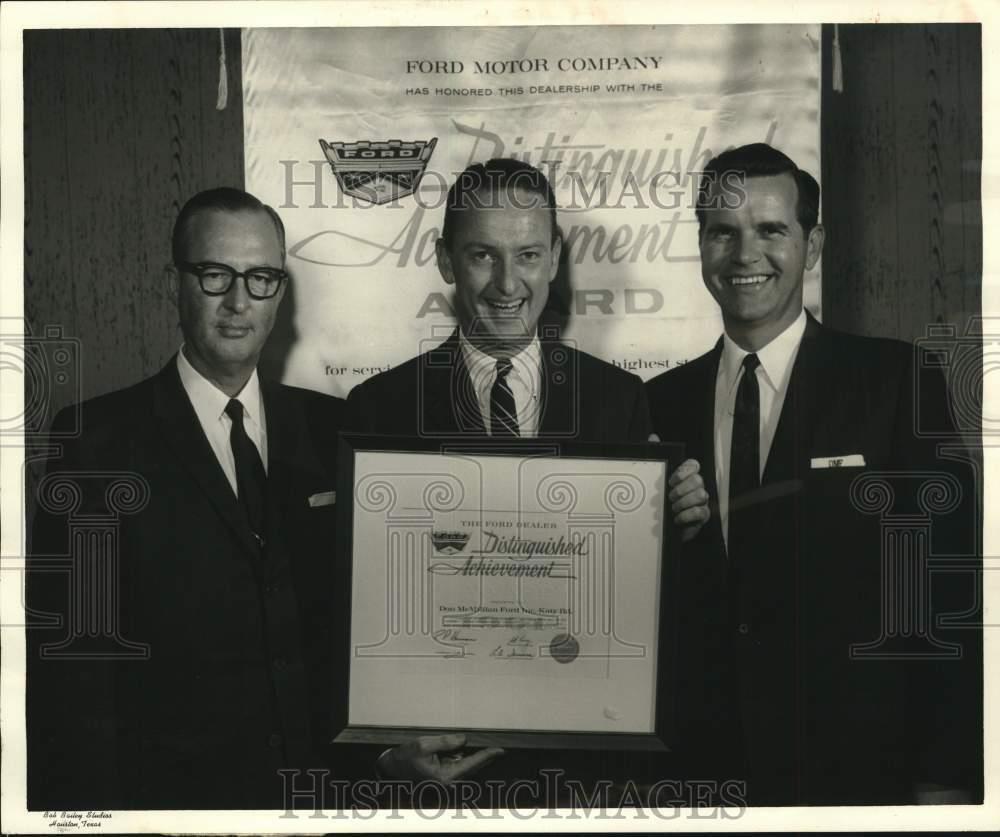 1962 Press Photo Don McMillian, Ralph Herron receive award from R. Harmon
