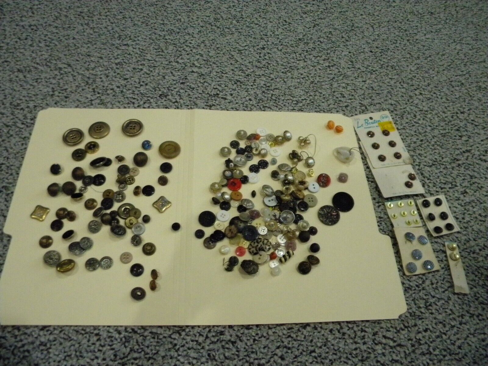 Large mixed lot of Vintage BUTTONS