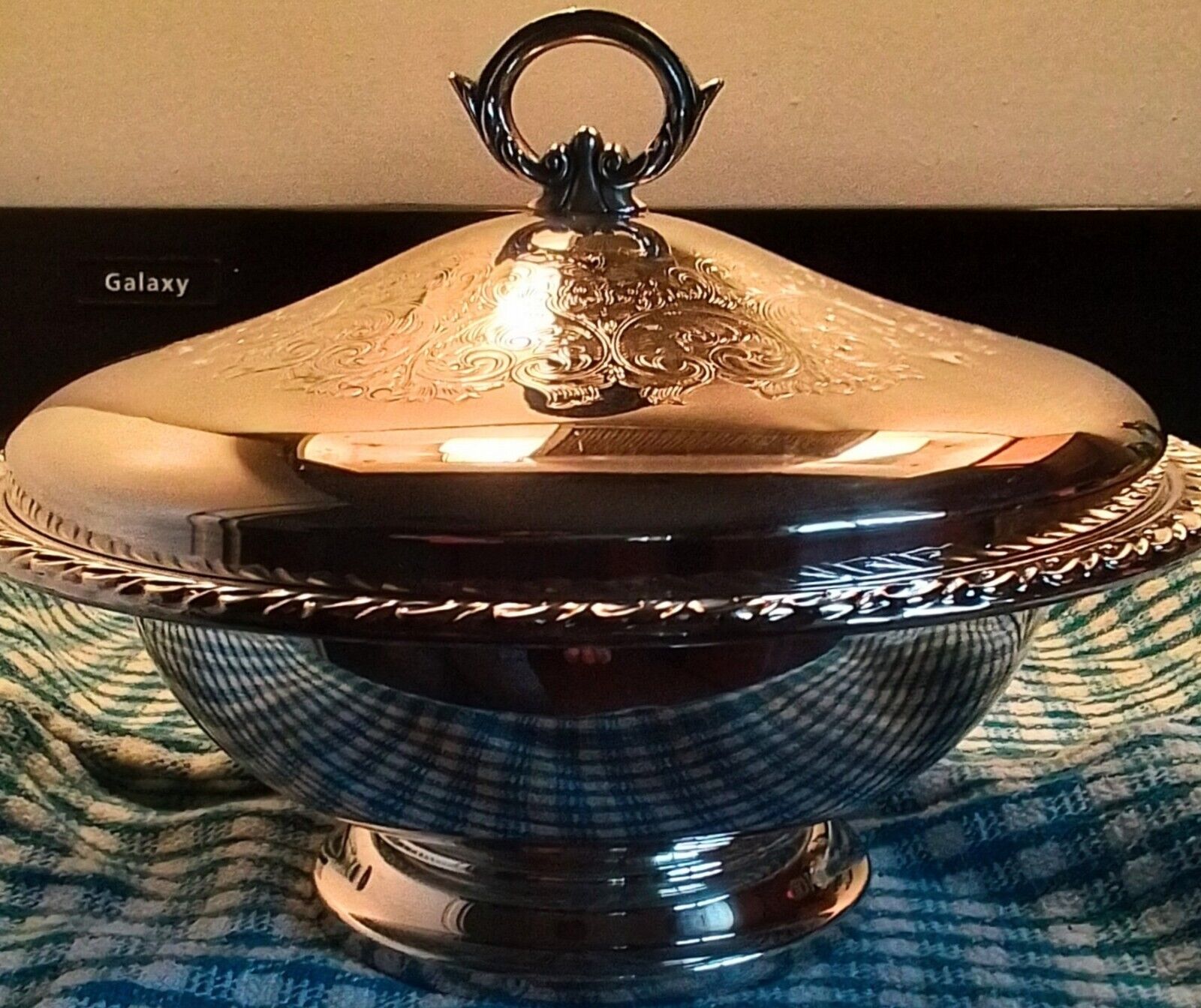 Vintage WM ROGERS Silverplate Covered Serving Dish/Bowl with PYREX Insert