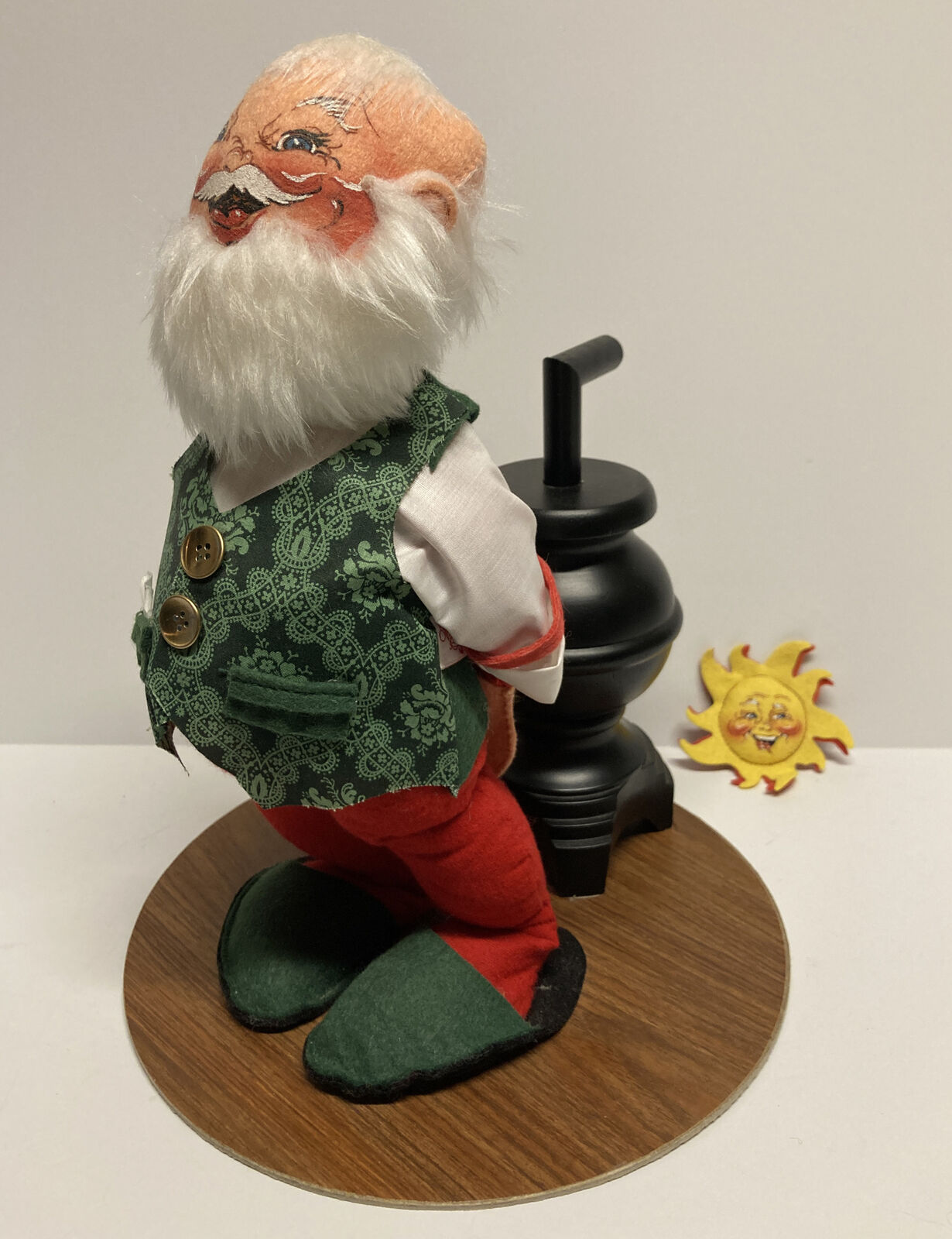 Vintage ‘91 Annalee 12” Santa Claus Warming His Hands with Pot Belly Stove + Sun