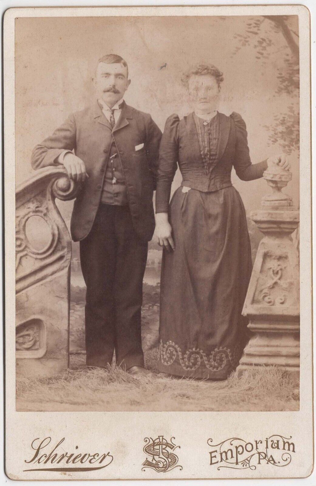 CIRCA 1890s CABINET CARD SCHRIEVER HUSBAND & WIFE ROMANTIC COUPLE EMPORIUM PA.
