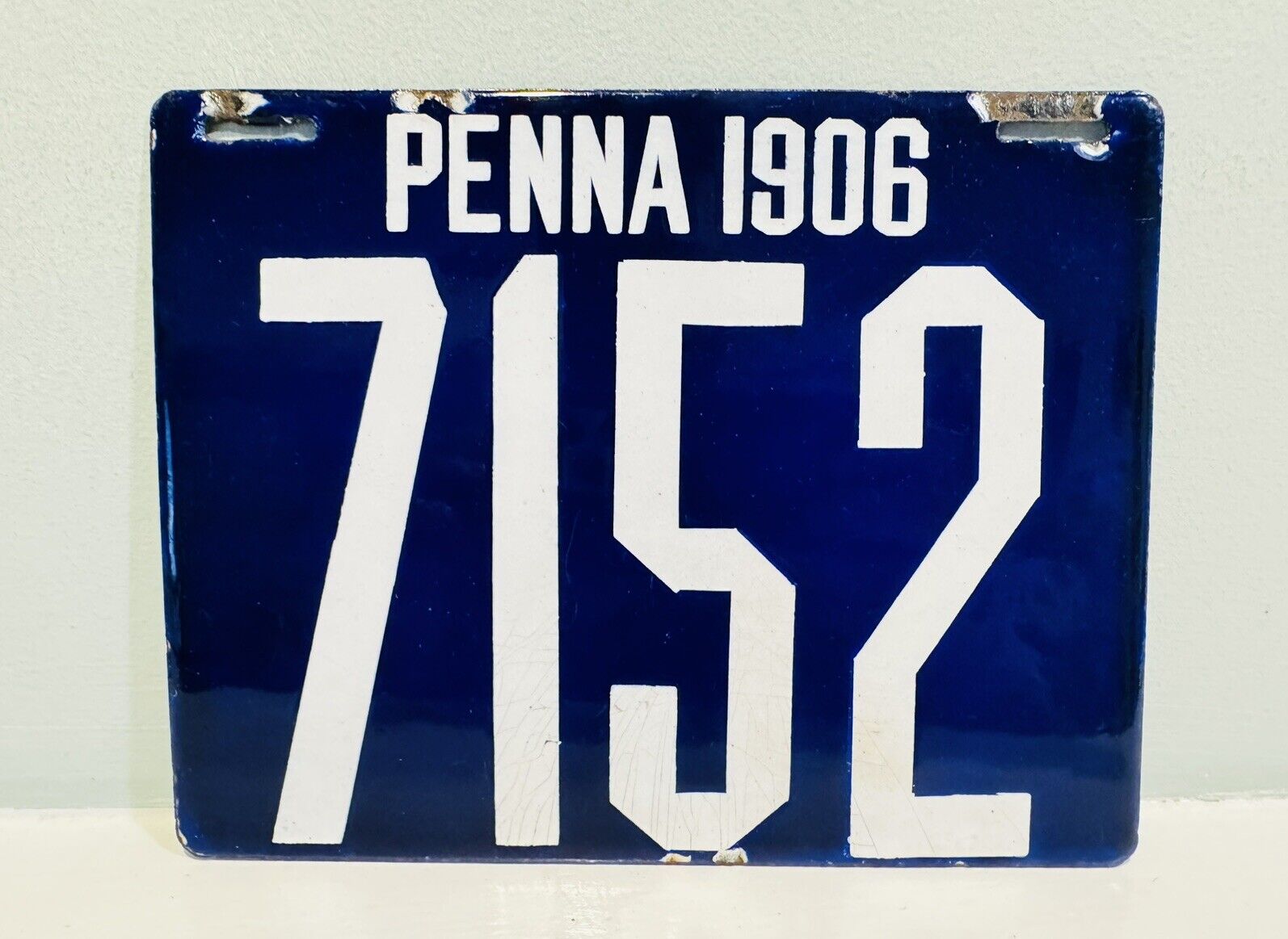 1906 Pennsylvania Porcelain License Plate 7152 ALPCA First Issue Great GLOSS
