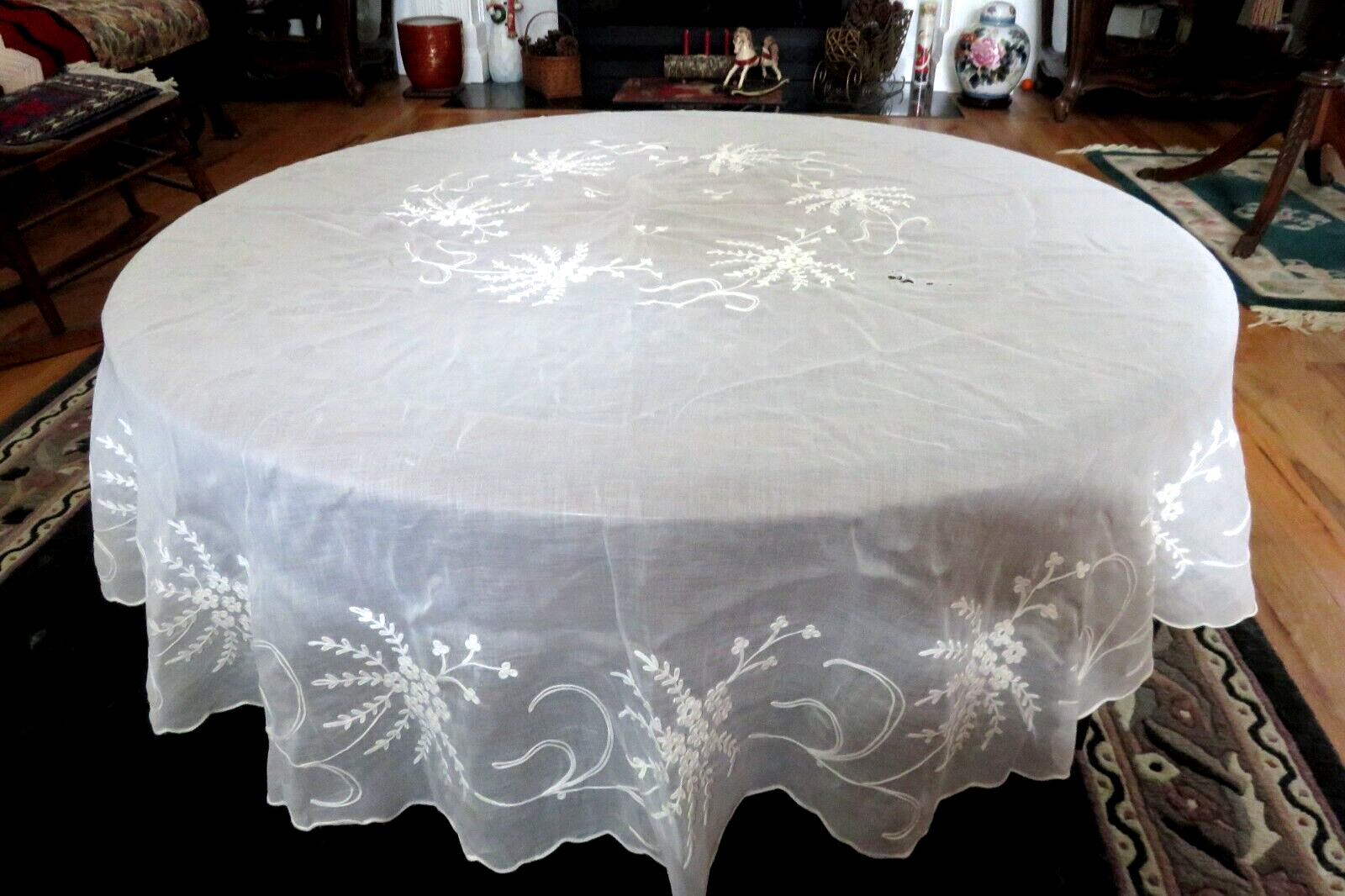 VINTAGE ORGANDY LINEN EMBROIDERED ROUND TABLECLOTH 64\