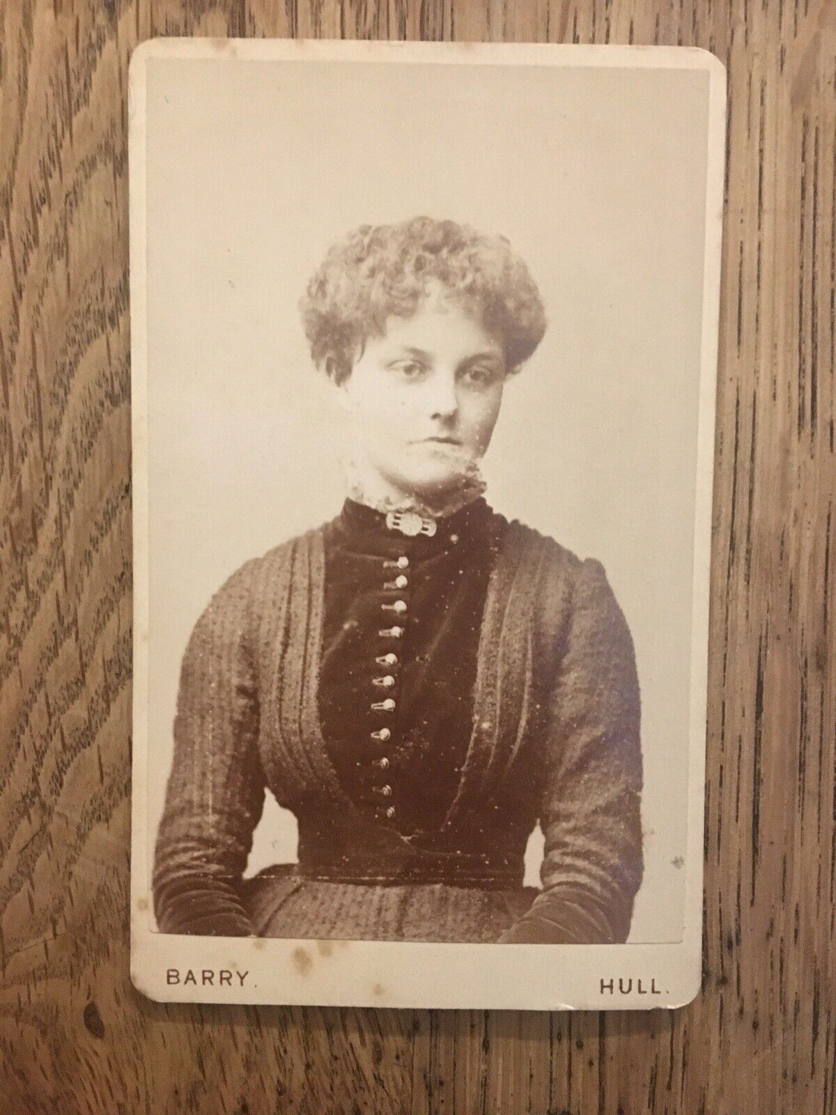Cabinet Card Photo: Hull Contemplative Young Woman Barry