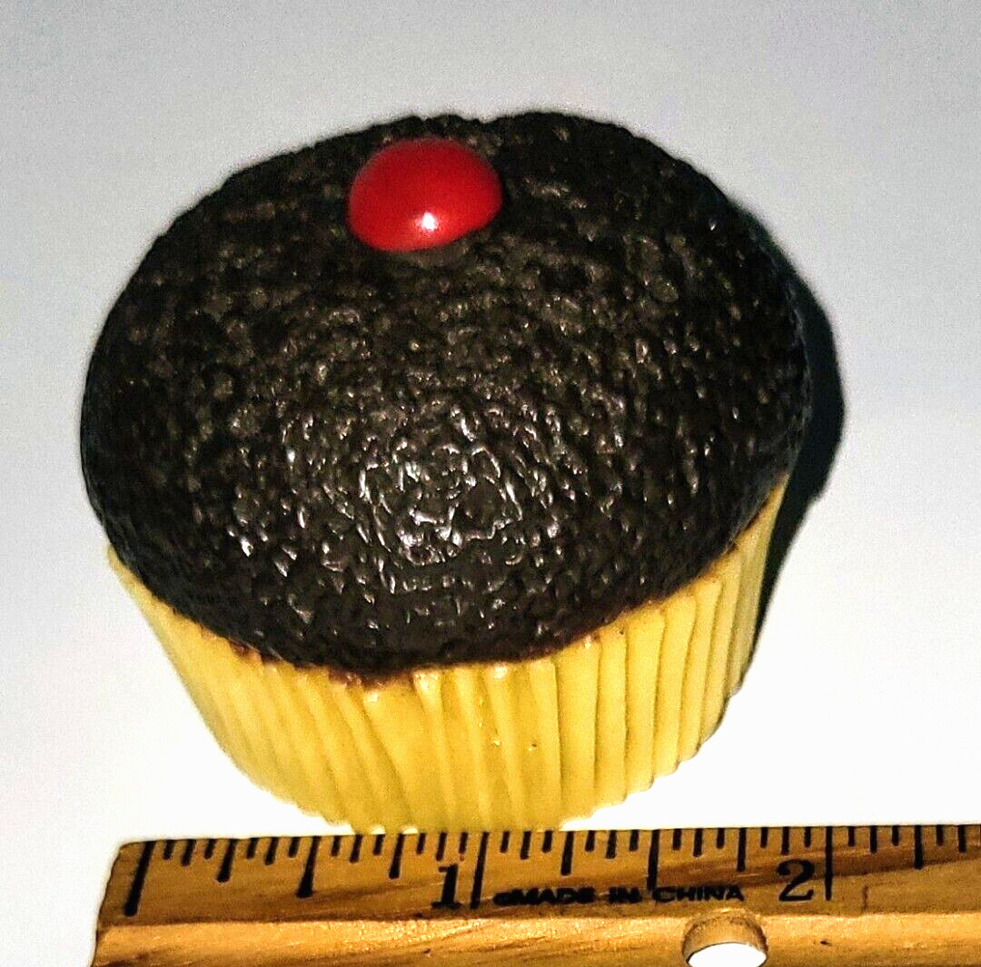 Vintage MTC Faux Realistic Mini Chocolate Froting Cupcake Play Food Props Stage