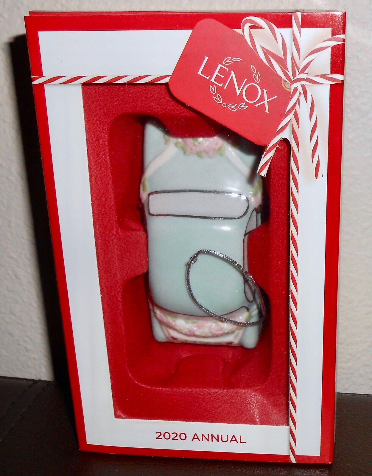 LENOX 2020 ANNUAL JUST MARRIED VINTAGE CAR Porcelain Christmas Ornament   H10