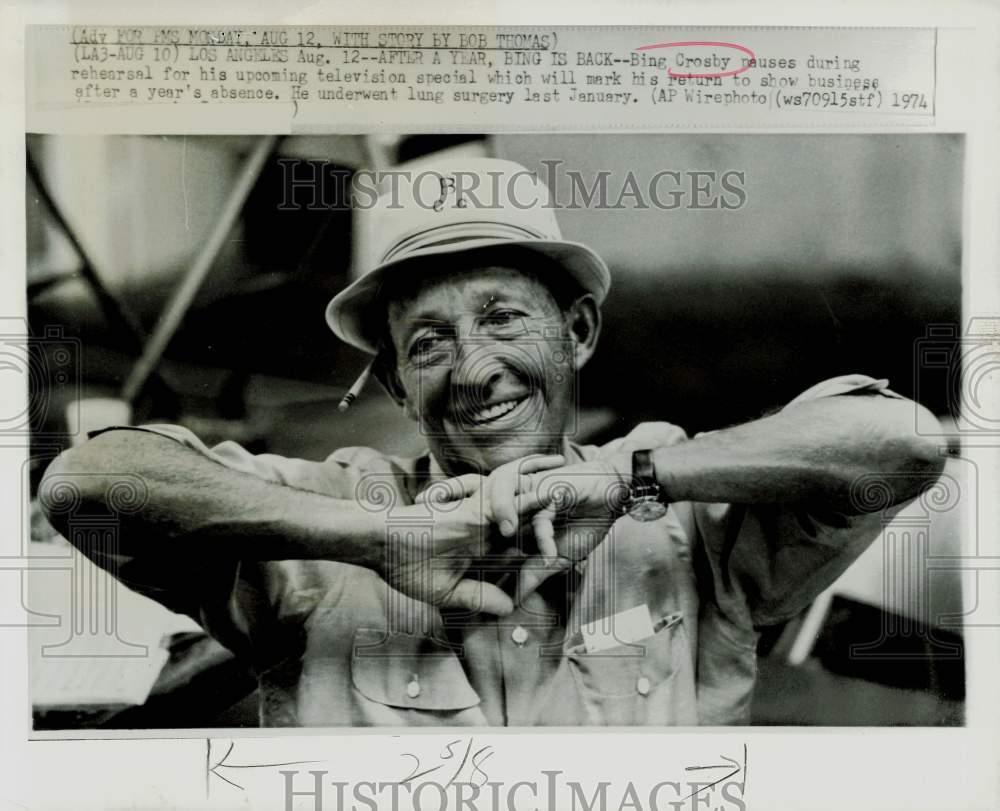 1974 Press Photo Bing Crosby at television special rehearsal in Los Angeles.
