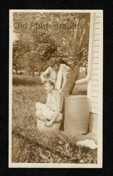 1920s FUNNY WOMAN SCRUBBING/WASHING MAN IN SMALL WASHTUB OLD/VINTAGE PHOTO- J152