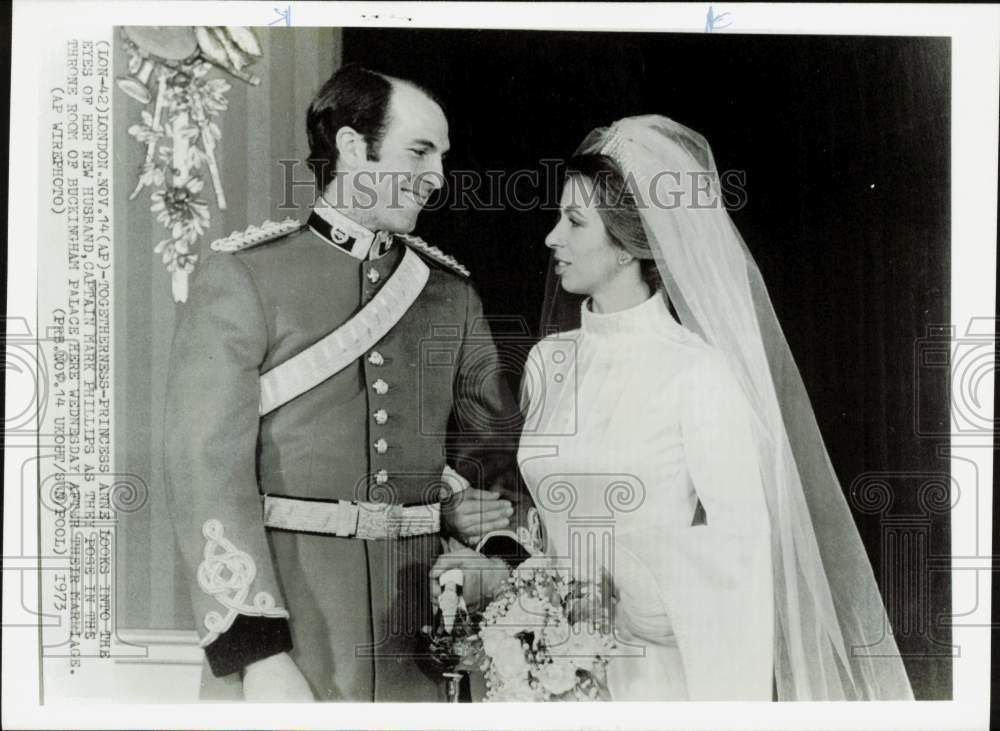 1973 Press Photo Princess Anne and Mark Phillips after wedding in London