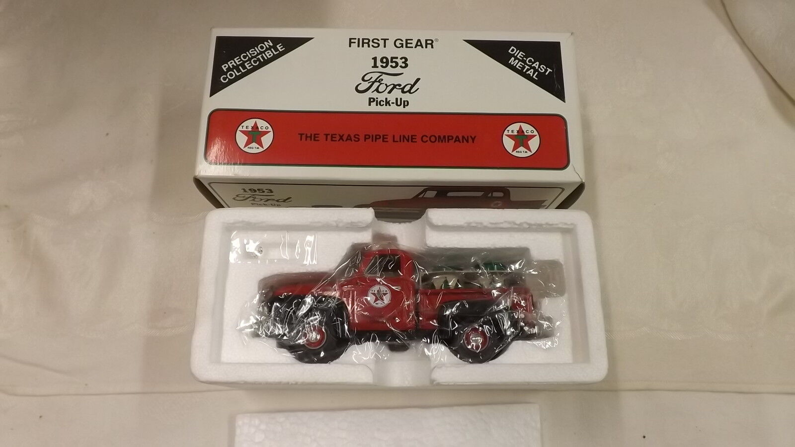 1996 First Gear Texaco Texas Pipeline Company 1953 Ford Pickup 19-1688 With Box 