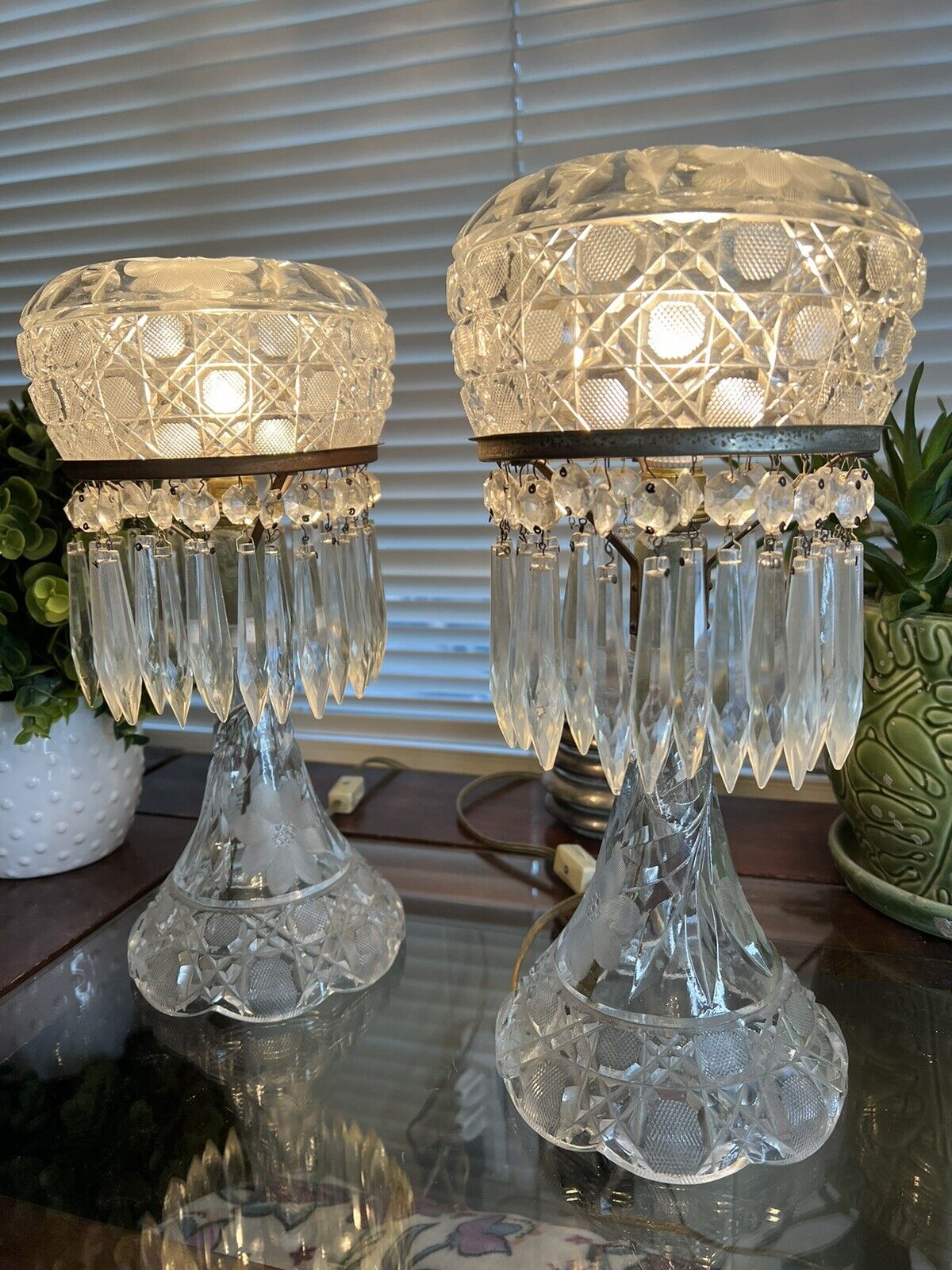 (2) Vintage Small Cut Crystal Dome Flower Design U Drop Prisms Italy Table Lamp