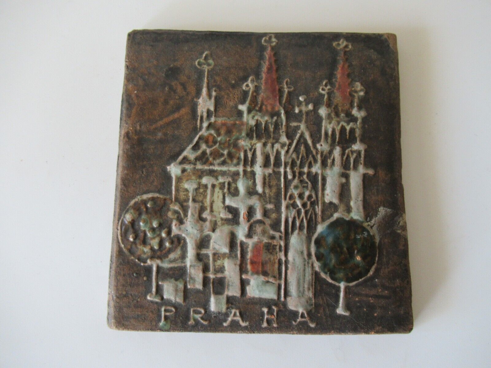 Vintage stoneware souvenir tile dimensional detail Praha Prague 5\