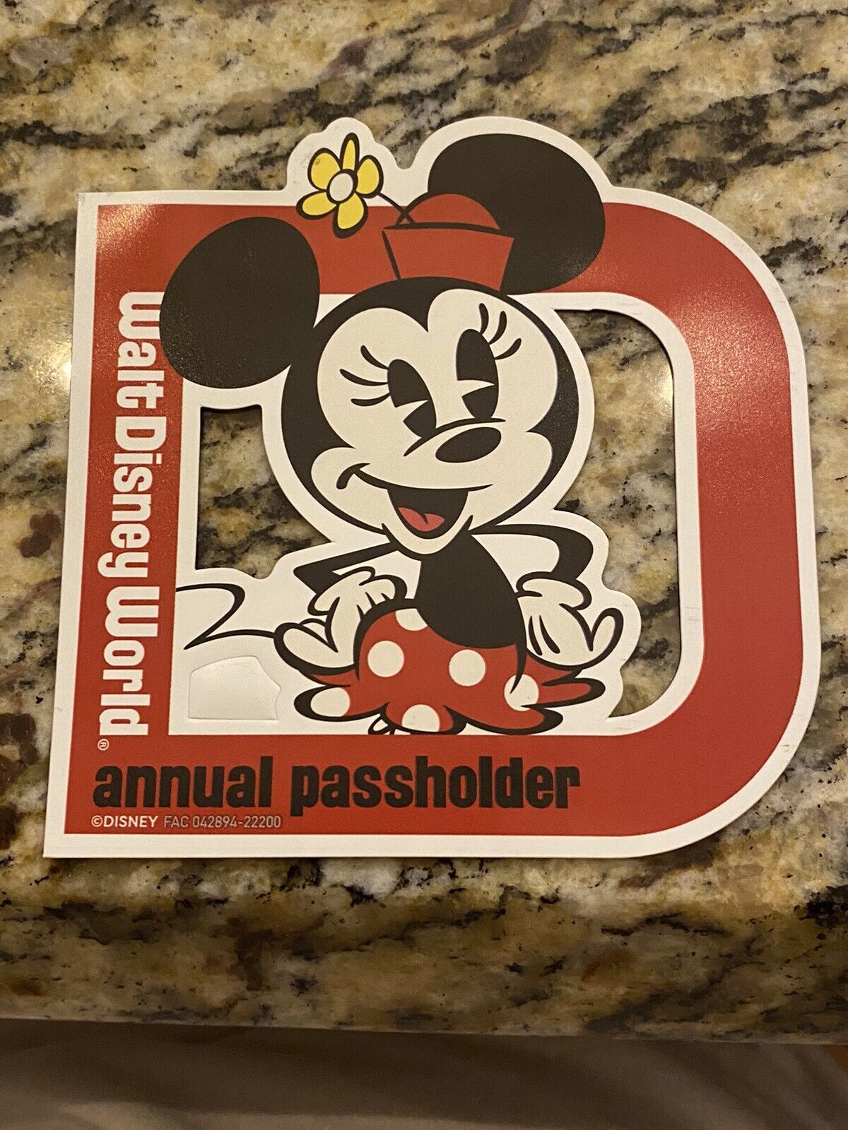 New 2022 Walt Disney World Annual Passholder Minnie Mouse Retro Red D Magnet