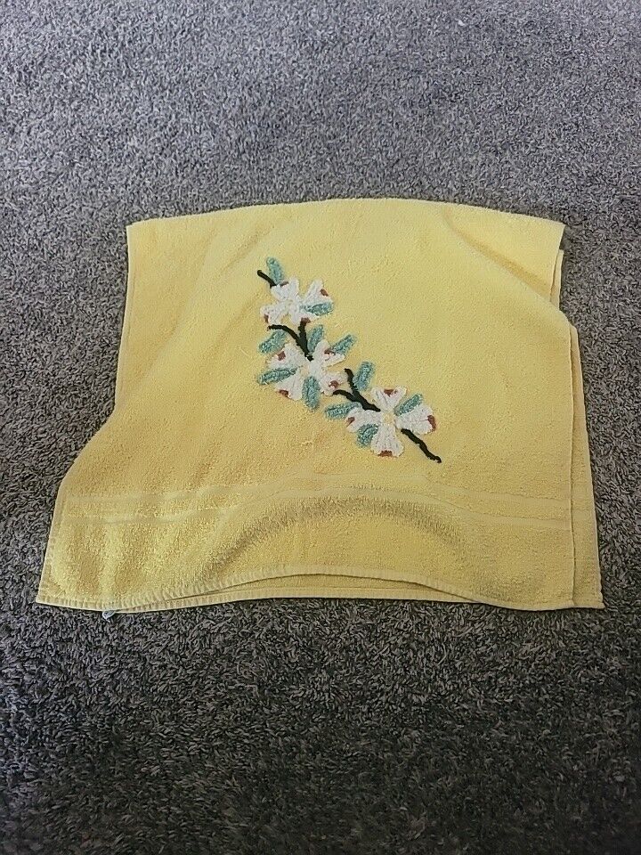 Vtg Cannon MCM Floral Chenille Bath Towel Green White Yellow 20\
