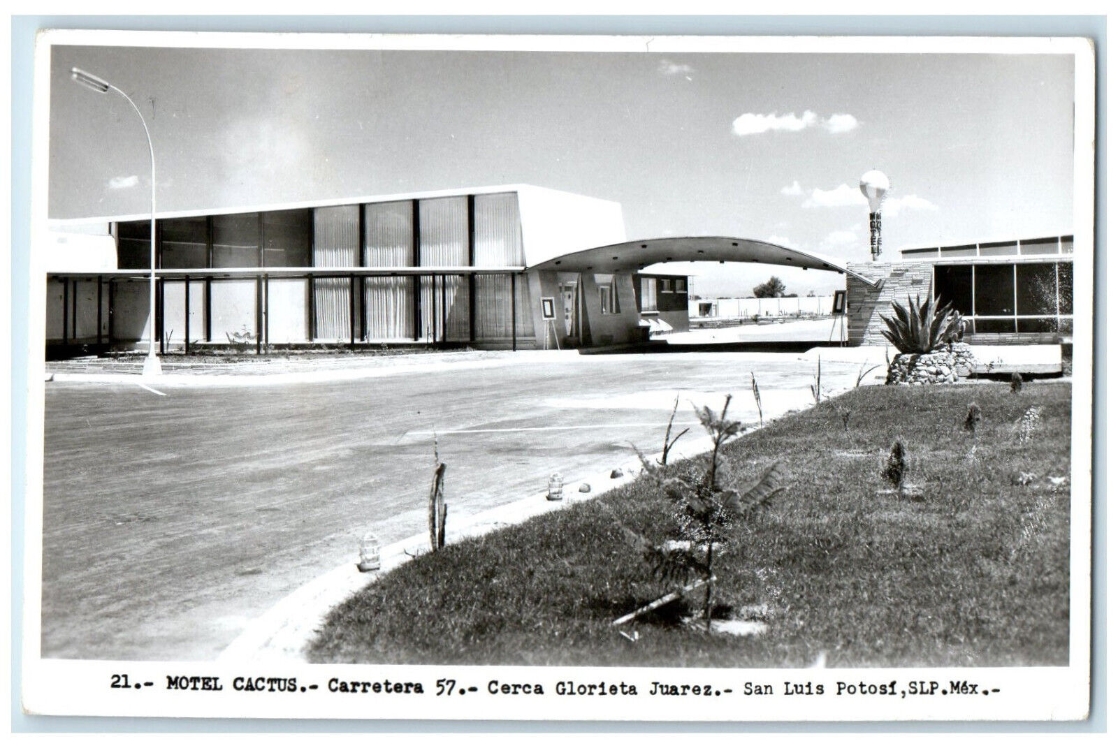 c1950\'s Motel Cactus Carretera 57 Cerca Glorieta Juarez RPPC Photo Postcard