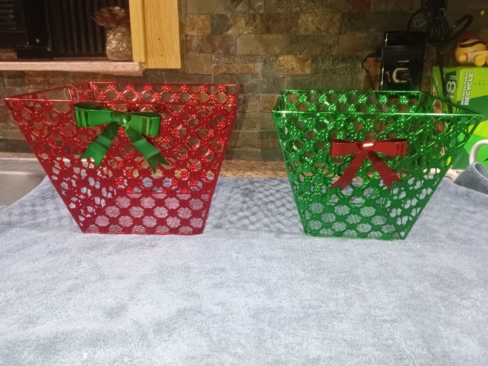 Southern Hospitality 1 Set Of 2 Colored Metal Christmas Baskets Red/Green