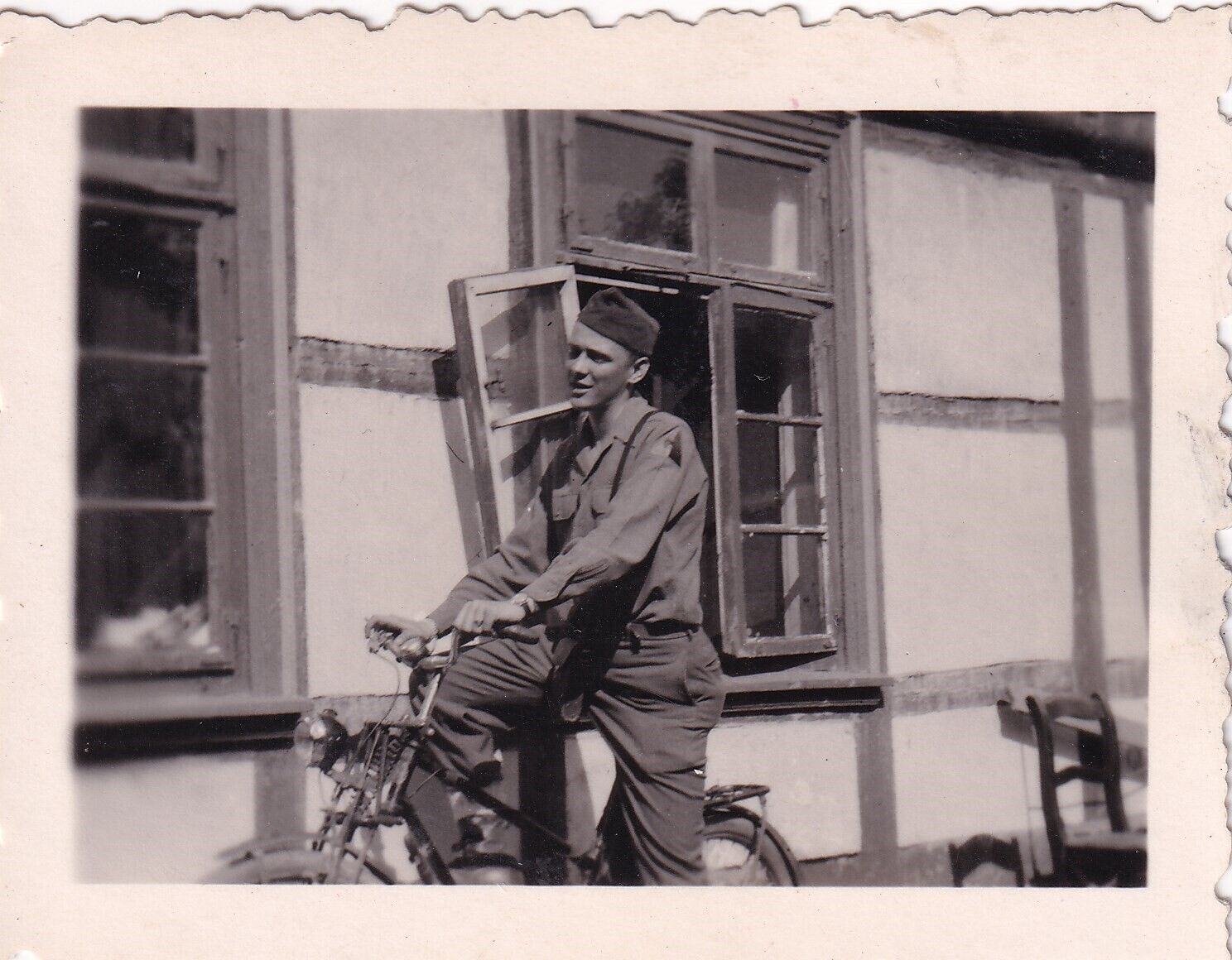 Original Snapshot Photo MP 8th ARMORED DIVISION PATCH BIKE BICYCLE Germany 864
