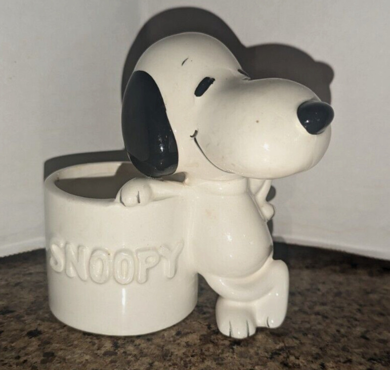 Vintage “1966” Ceramic “Snoopy” Planter/ Pencil Holder 4.5\