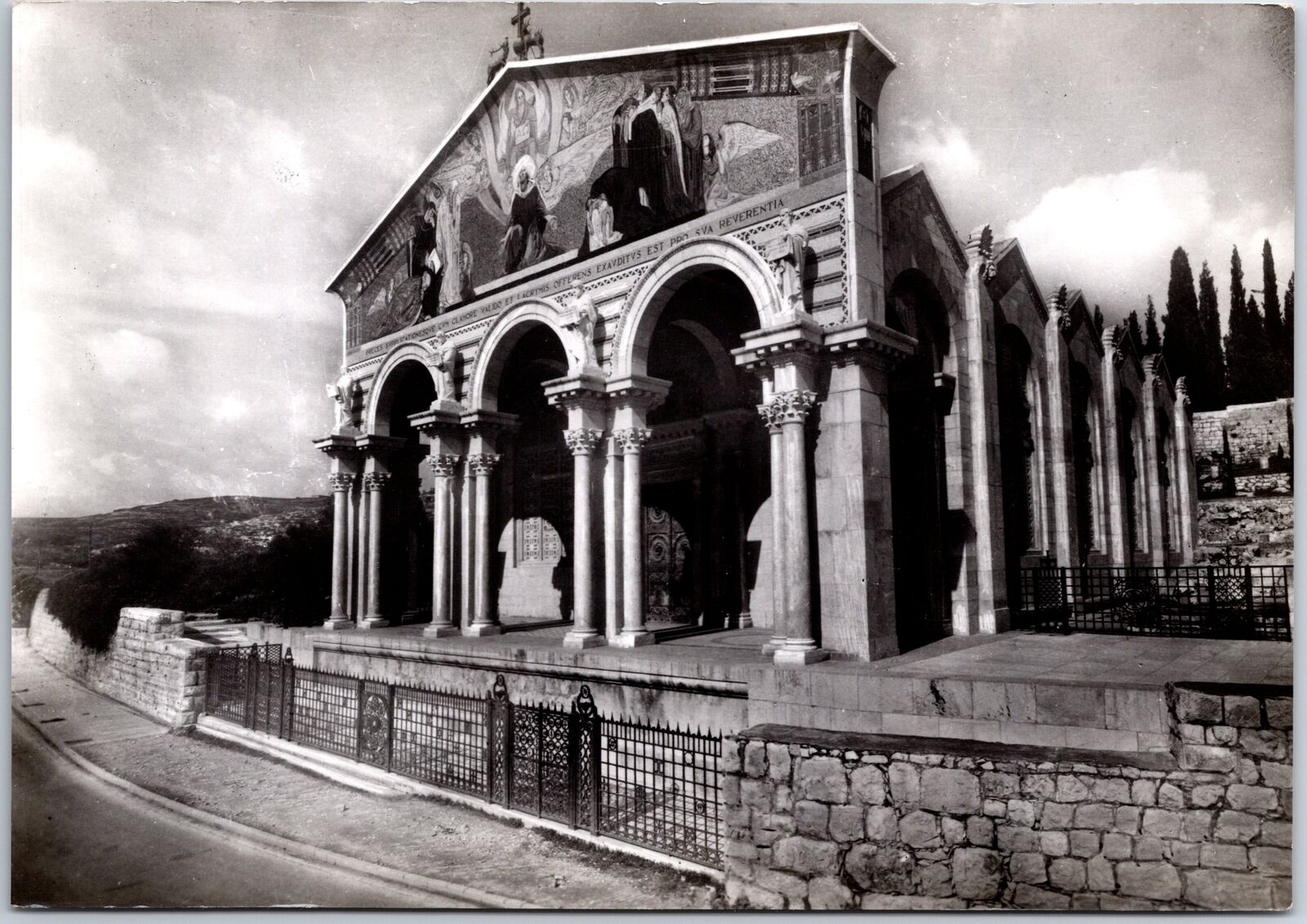 VINTAGE CONTINENTAL SIZED POSTCARD BASILICA OF AGONY IN JERUSALEM REAL PHOTO