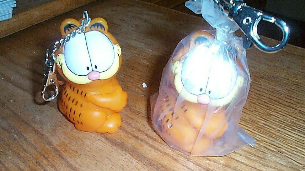 VINTAGE lot 2 keychains Garfield the cat by PAWS n original packaging squeezable