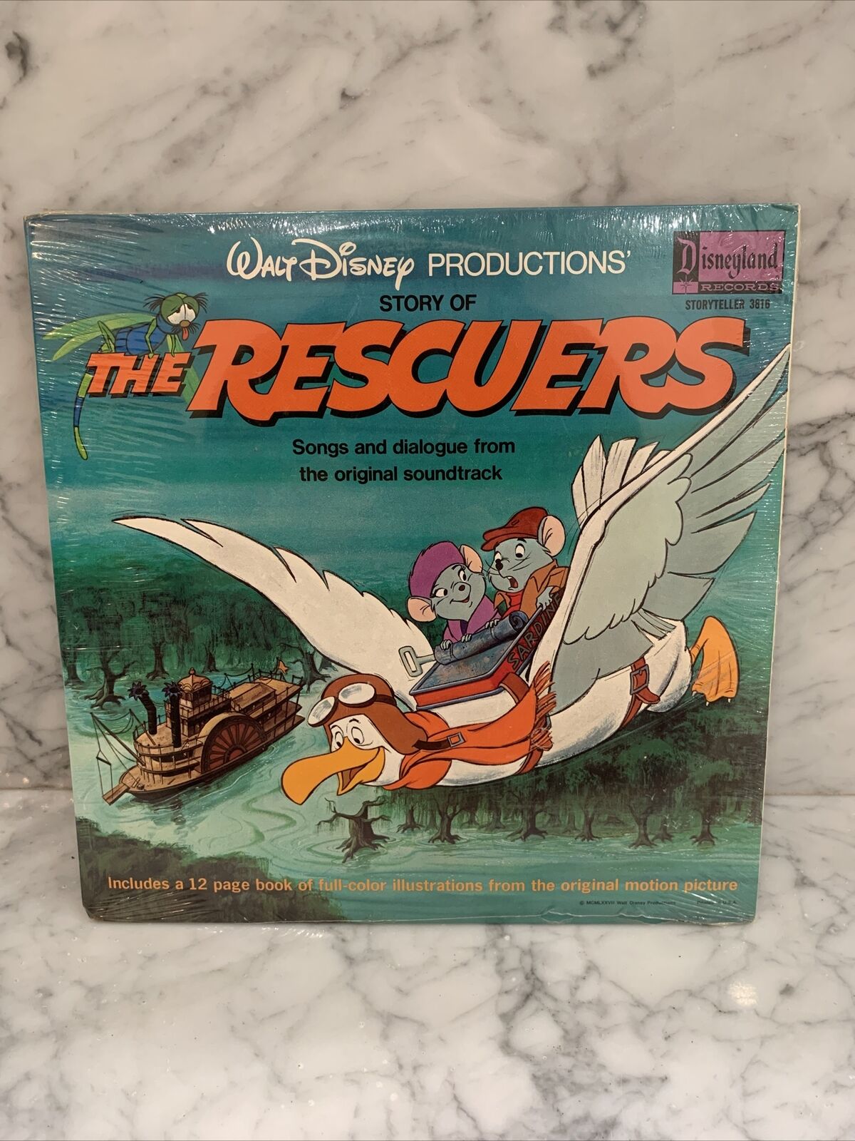 1977 Vintage Walt Disney Productions Story of the Rescuers Book Album NEW