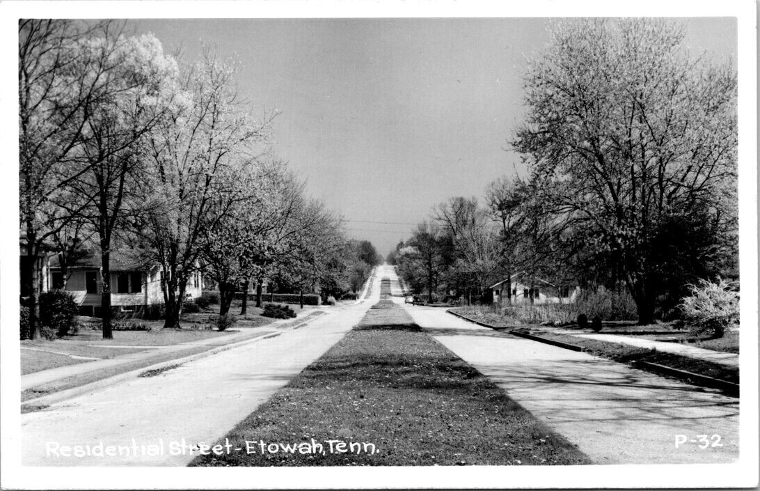 RPPC Etowah TN Residential Street Houses Tennessee c1950 photo postcard HQ17