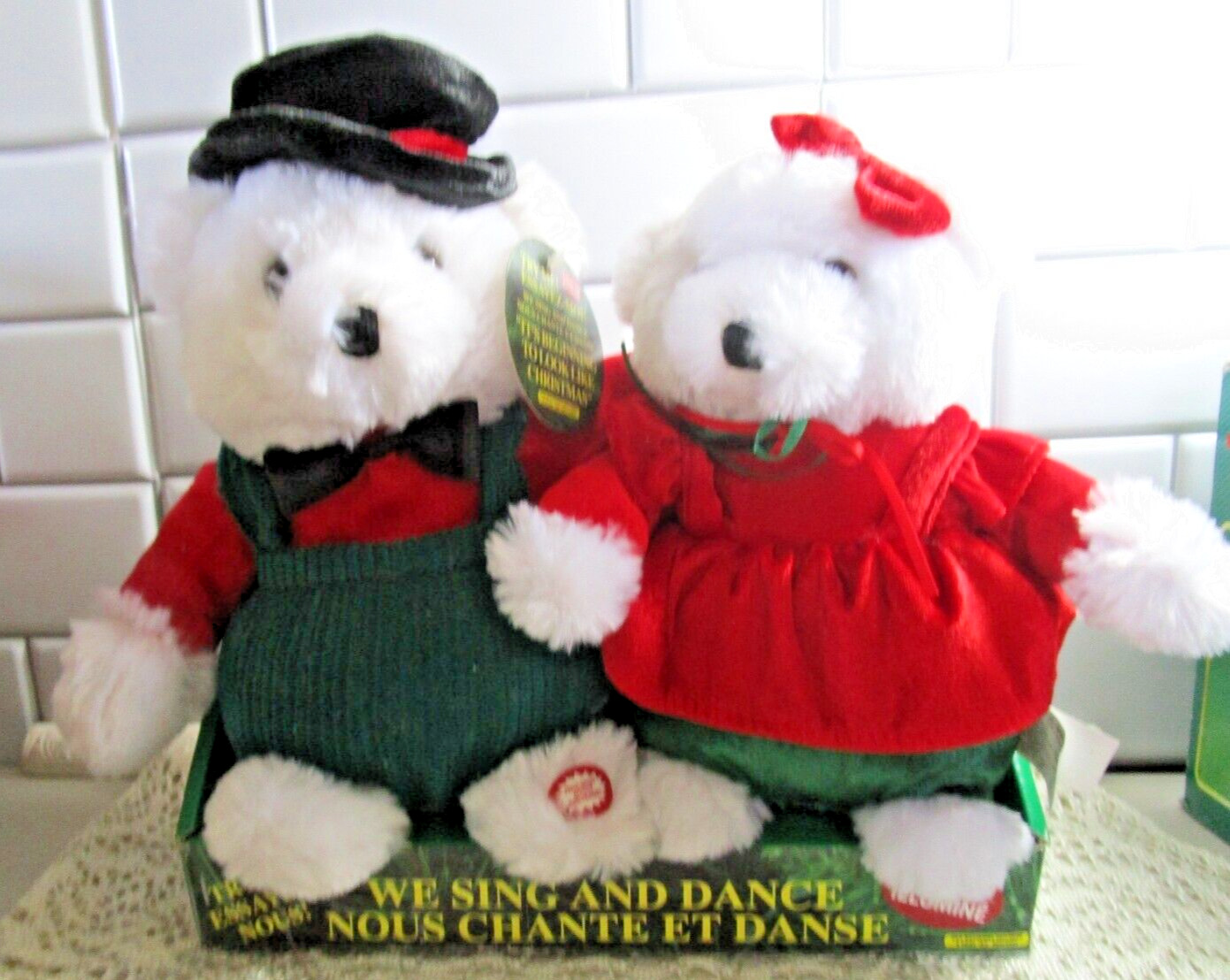 Vintage DanDee Singing Light-up Christmas Holiday Animated Bear Couple