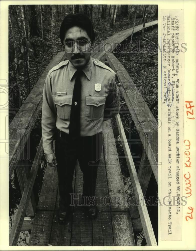 1987 Press Photo Oscar Rodriguez, Park Ranger at Jean Lafitte National Park