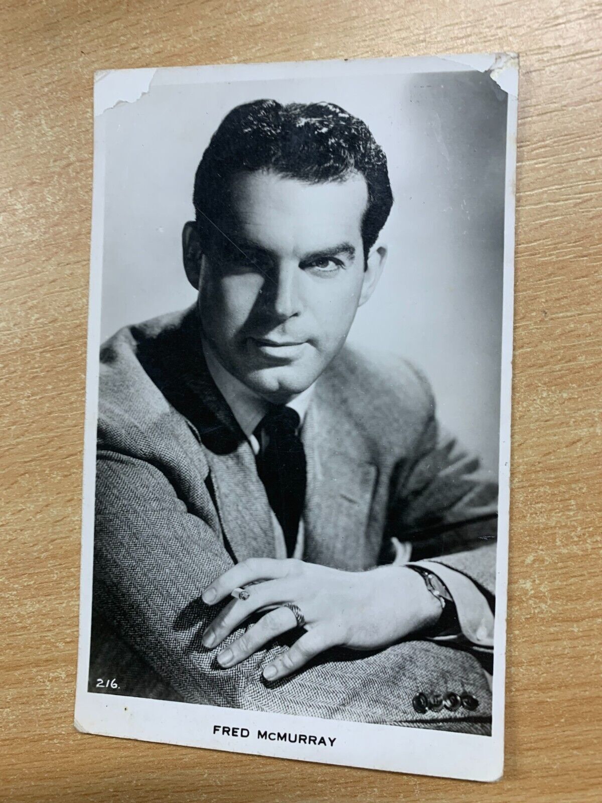 VINTAGE FRED MCMURRAY ACTOR PHOTO POSTCARD (LL)