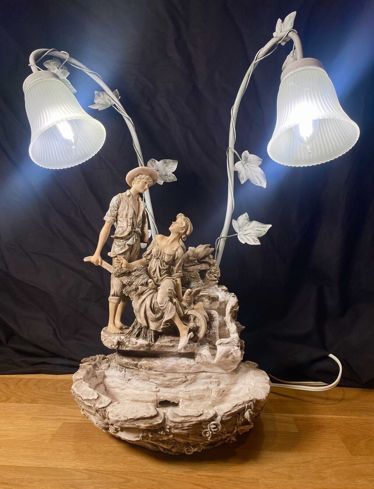 Giuseppe Armani “Back From The Fields” Vintage Table Lamp