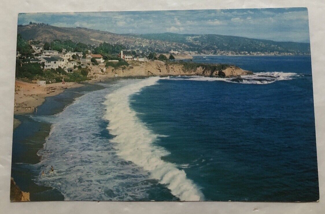 Crescent Bay - Laguna Beach, California. Postcard (O2)