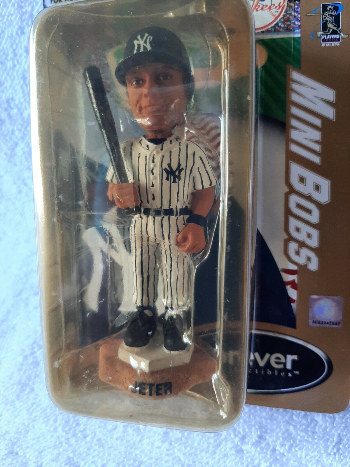 2004 Forever Collectibles Genuine Mini Bobs Derek Jeter NY Yankees HOF Captain 