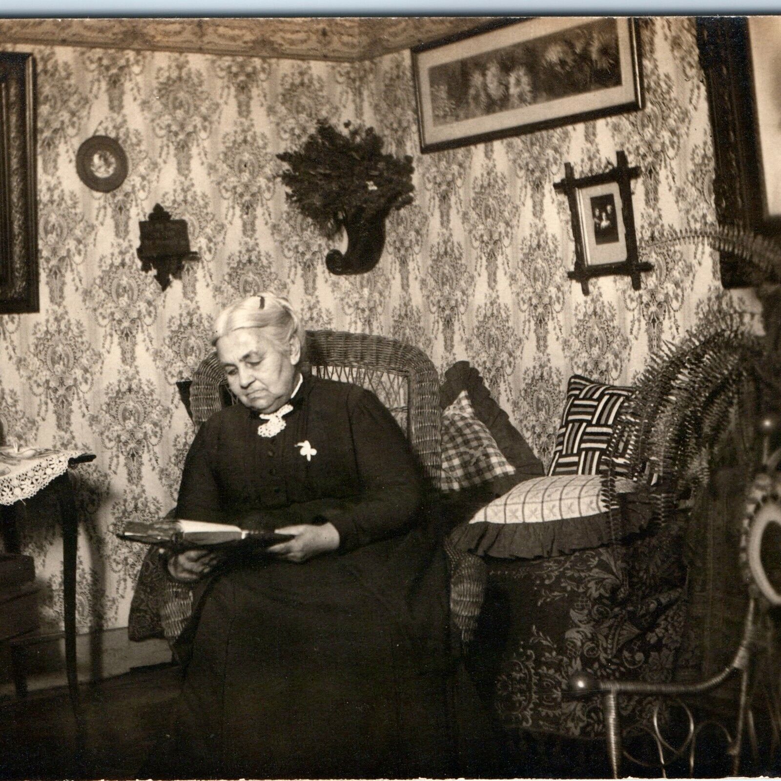 ID\'d c1910s Old Lady Inside Home Interior RPPC Photo Bertha Nehls Henning A158