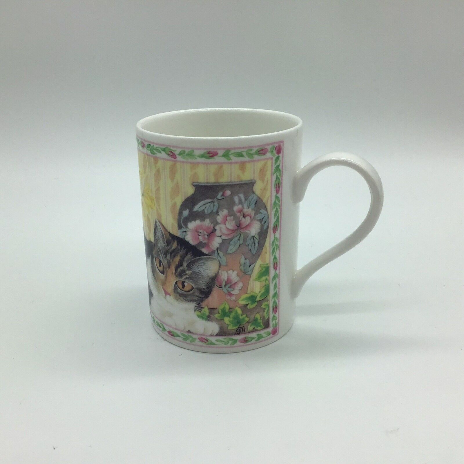 Queens Fine Bone China Cozy Cats Coffee Cup Mug England White Kitty Cat Flowers