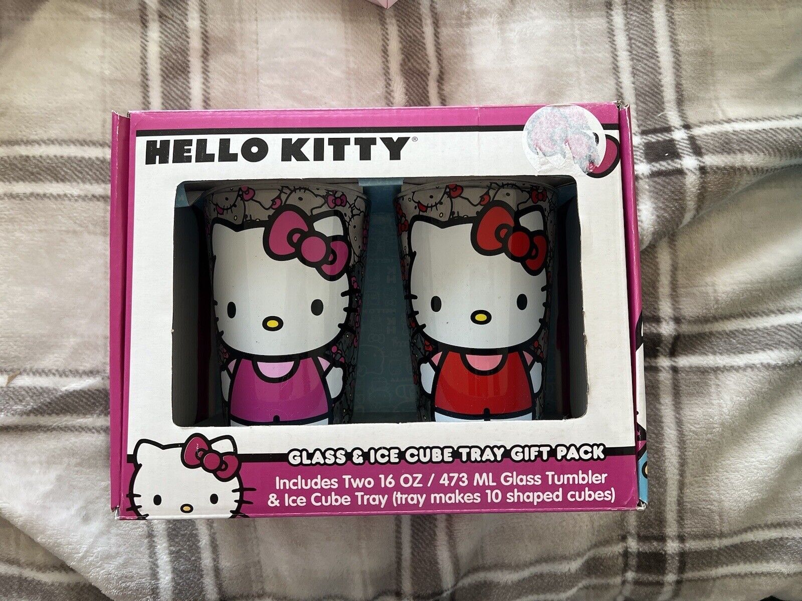NEW NWB HELLO KITTY SANRIO  GLASS & ICE CUBE TRAY GIFT PACK 