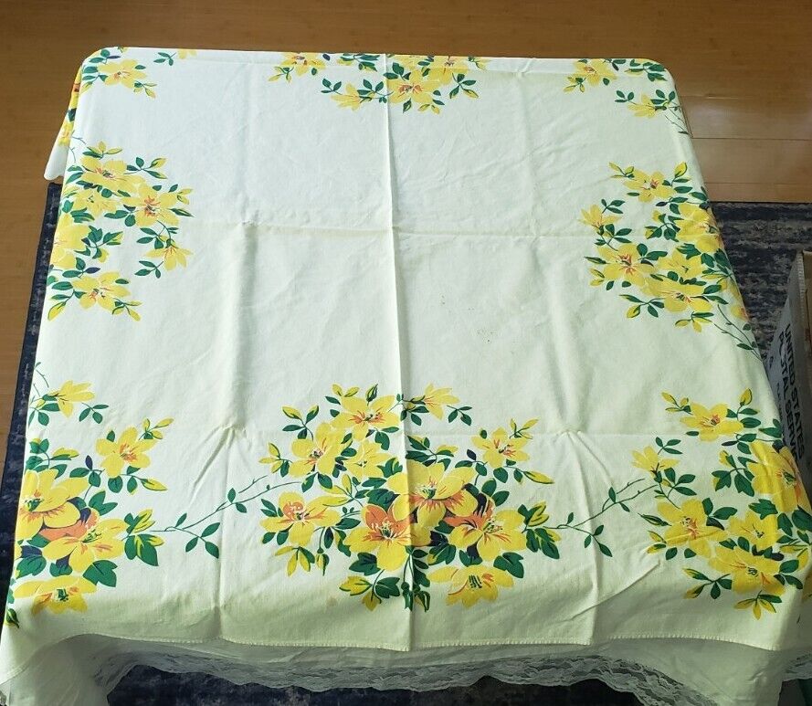 VINTAGE 1980s Simtex Retro Floral Yellow/Green Tablecloth Made in USA Square 50\