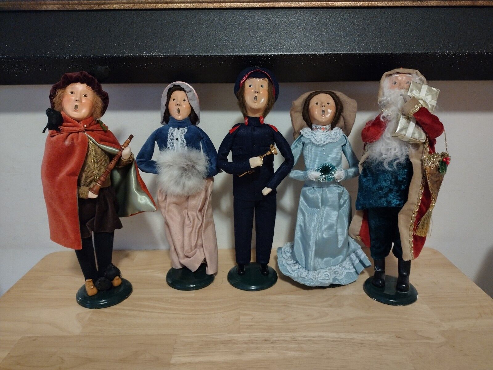 Vintage Byers Choice Christmas Carolers Lot of 5 Figures 1985-2010