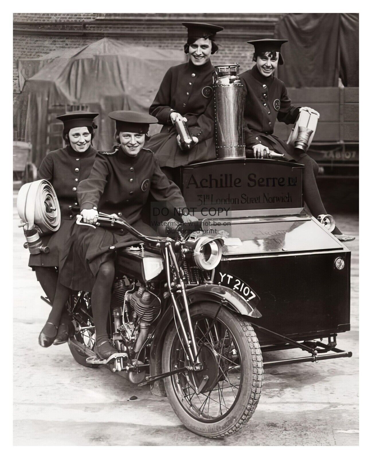 ALL FEMALE WOMEN FIRE FIGHTING CREW LONDON ENGLAND 1932 8X10 PHOTO