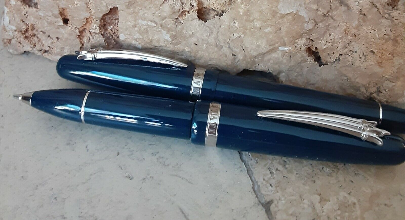 Authentic Fine Pair Maserati Nettuno 18kt NIB Navy Blue Fountain Pens