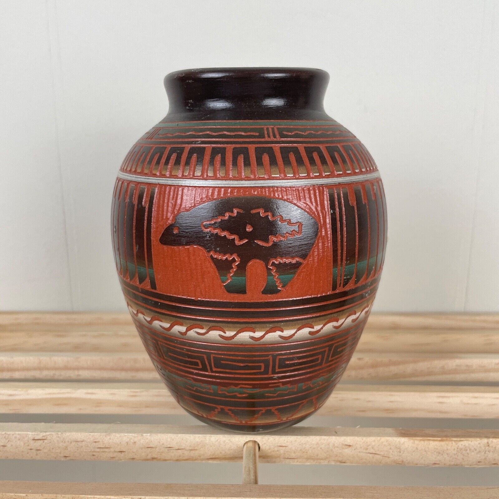 Vintage Native American Navajo Etched Pottery Bear Vase Signed V. King 6\