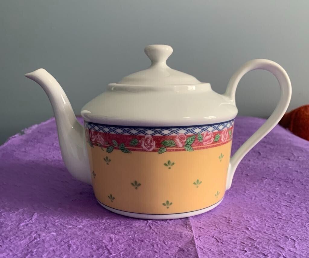 1996 Vintage Sakura Ultra Porcelain Trellis Rose Tea Pot