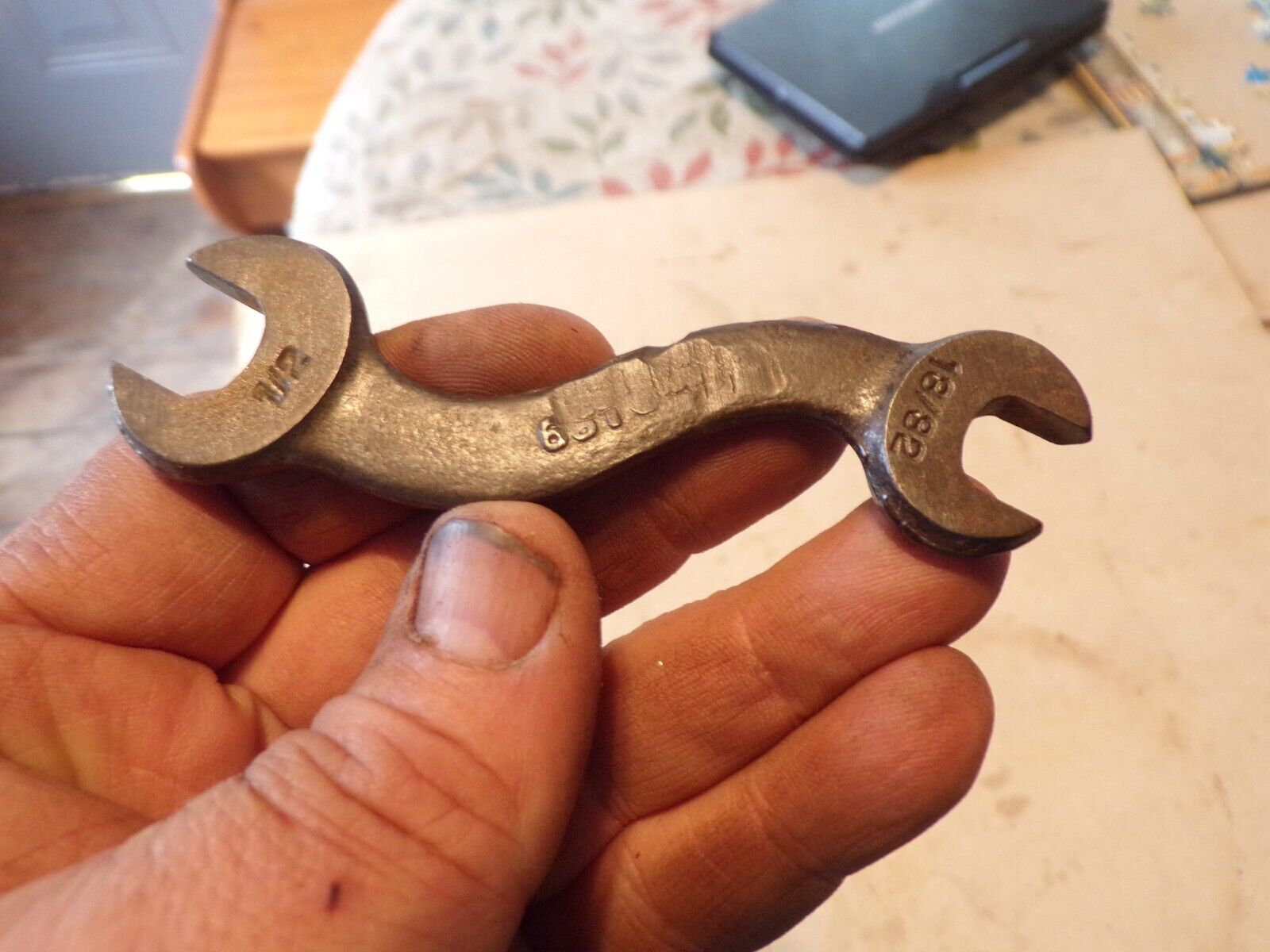 VINTAGE SMALL ANTIQUE S SHAPED DOUBLE OPEN END WRENCH  18/32  1/2