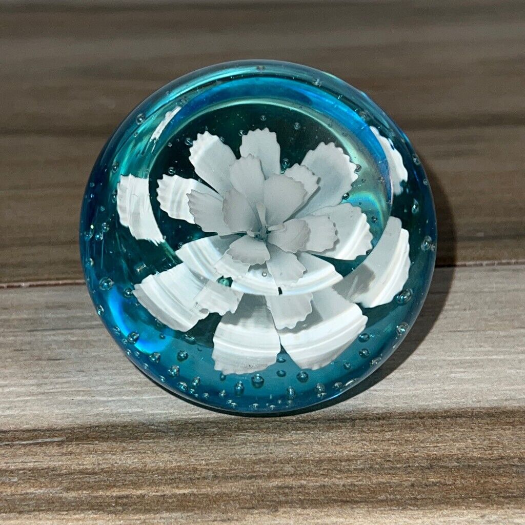 Handcraft GlassWhite Bubble Glass Paperweight