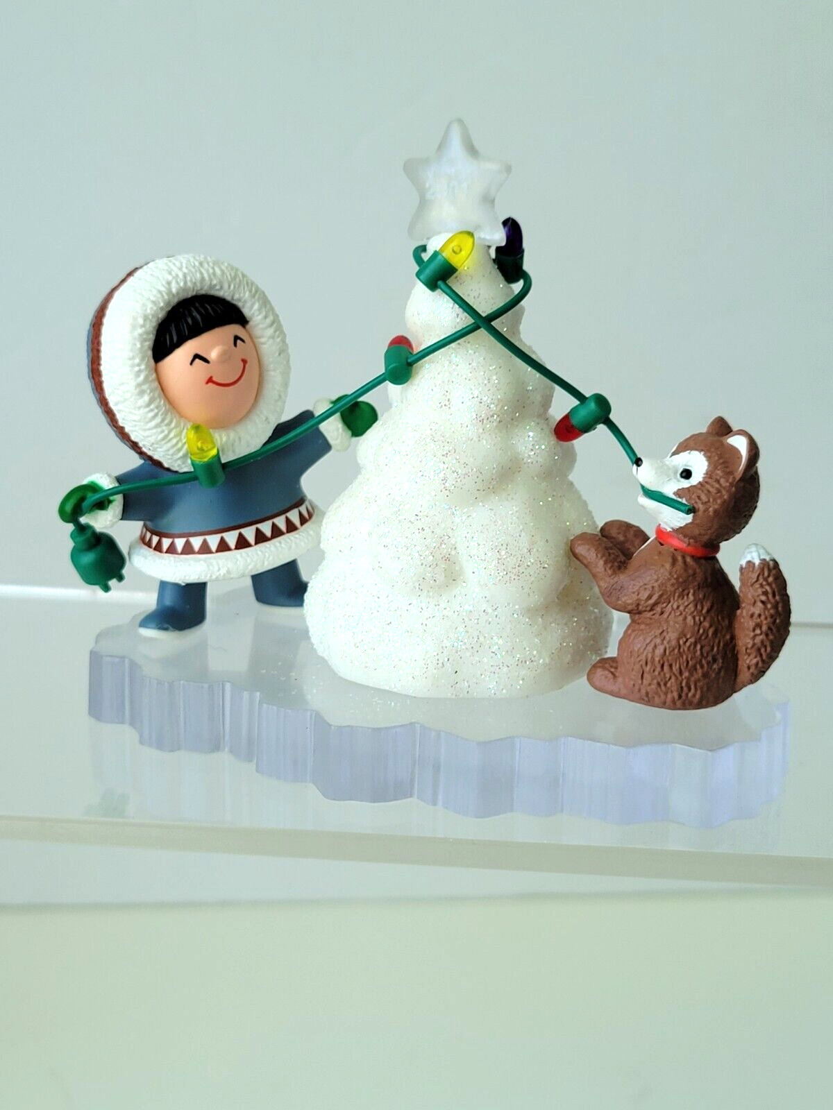 Hallmark  Frosty  Friends Ornament 2001 Snow Tree Decorating Party#22 in series