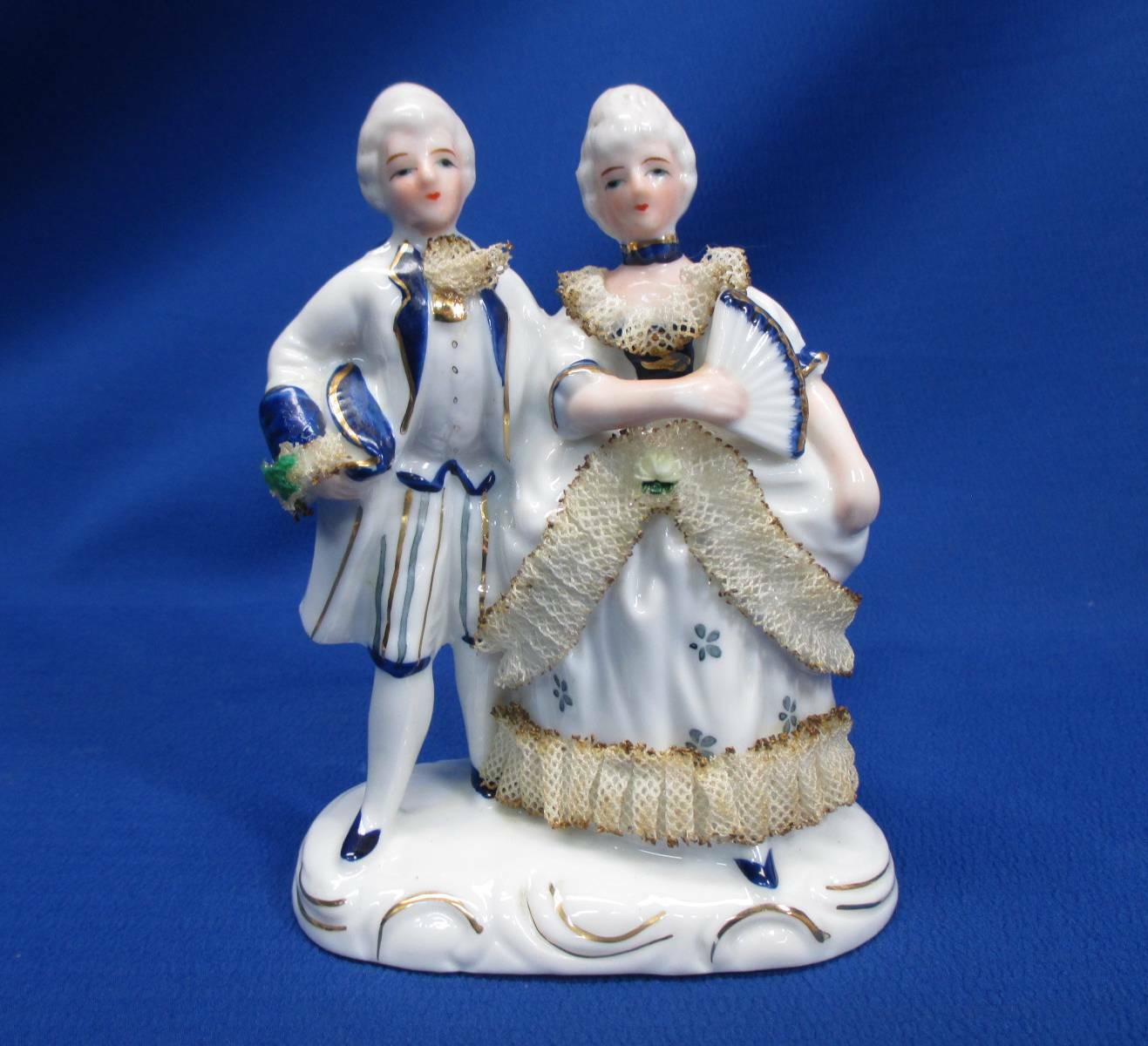 GERMAN PORCELAIN FIGURINE 18TH CENTURY DRESSED COURTING COUPLE WITH LACE