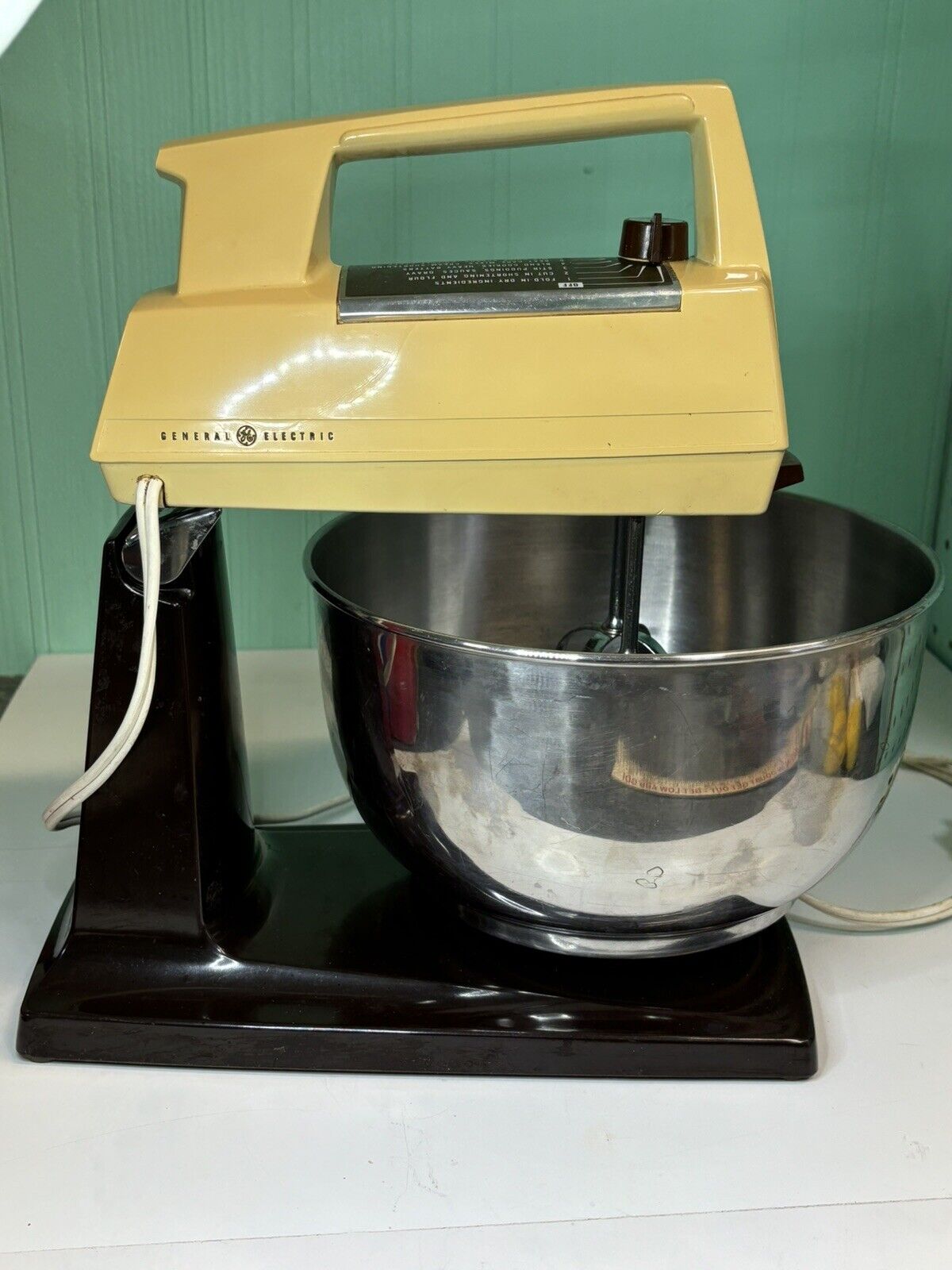 Vintage General Electric Stand Mixer- D4M46 -With Bowl